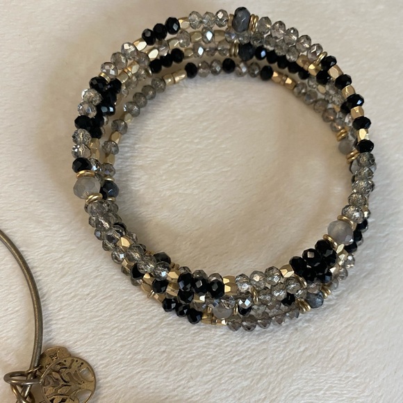 Bracelet bundle - Picture 5 of 5